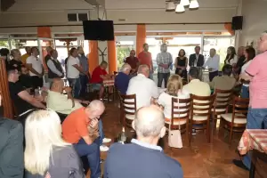 Δυναμική εμφάνιση και θερμή υποδοχή Γιάννη Ντούμου σε Παλαιό Κεραμίδι και Εξοχή