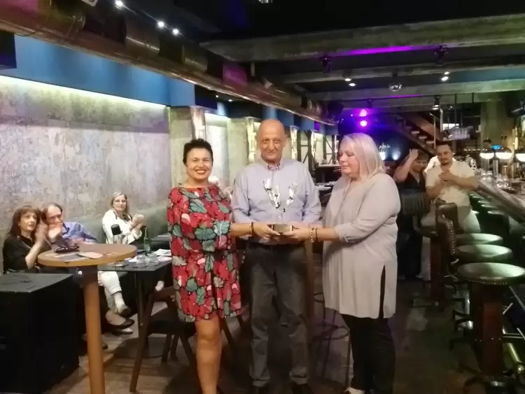 Ένα καφέ για καλό σκοπό Ένα καφέ για καλό σκοπό