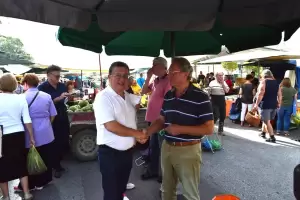 Ο Γιάννης Ντούμος περιόδευσε στη λαϊκή αγορά του Σαββάτου