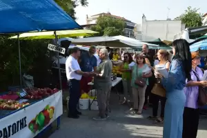 Ο Γιάννης Ντούμος περιόδευσε στη λαϊκή αγορά του Σαββάτου