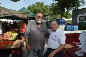 Ο Γιάννης Ντούμος περιόδευσε στη λαϊκή αγορά του Σαββάτου