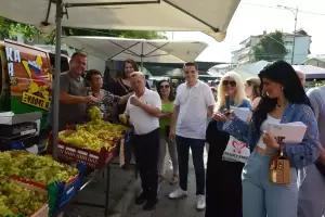 Ο Γιάννης Ντούμος περιόδευσε στη λαϊκή αγορά του Σαββάτου