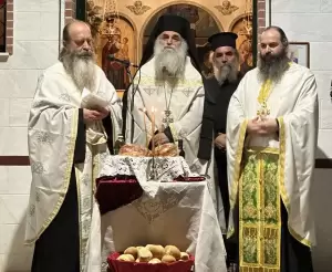 Ο Γιάννης Ντούμος στον Εσπερινό του Παρεκκλησίου του Οσίου Νήφωνος