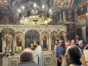 Ο Γιάννης Ντούμος στον Εσπερινό του Παρεκκλησίου του Οσίου Νήφωνος