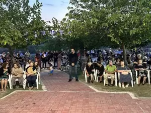 Ο Γιάννης Ντούμος στον Εσπερινό του Παρεκκλησίου του Οσίου Νήφωνος