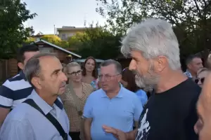 Ο Γιάννης Ντούμος και οι υποψήφιοι του συνδυασμού παρέδωσαν τη συγκεντρωθείσα βοήθεια για τους πλημμυροπαθείς Ο Γιάννης Ντούμος και οι υποψήφιοι του συνδυασμού παρέδωσαν τη συγκεντρωθείσα βοήθεια για τους πλημμυροπαθείς