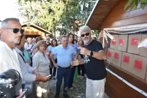 Ο Γιάννης Ντούμος και οι υποψήφιοι του συνδυασμού παρέδωσαν τη συγκεντρωθείσα βοήθεια για τους πλημμυροπαθείς Ο Γιάννης Ντούμος και οι υποψήφιοι του συνδυασμού παρέδωσαν τη συγκεντρωθείσα βοήθεια για τους πλημμυροπαθείς