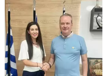 Η Αμαλία Τζιτζιλή στο πλάι του Κώστα Κουκοδήμου, ως υποψήφια Δημοτική Σύμβουλος Κατερίνης. 