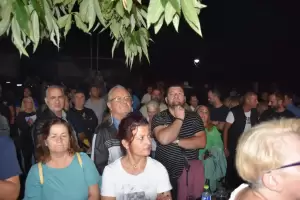 Κοσμοπλημμύρα στις εκδηλώσεις του Γιάννη Ντούμου στην Παραλία και στο Μοσχοχώρι Κοσμοπλημμύρα στις εκδηλώσεις του Γιάννη Ντούμου στην Παραλία και στο Μοσχοχώρι