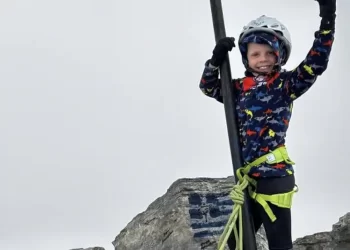 Όλυμπος: 7χρονος Βρετανός ανέβηκε στην κορυφή και κατέρριψε ρεκόρ