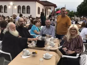 Πολυπληθής συγκέντρωση για το απογευματινό τσάϊ στην Ενορία Αγίων Χριστοφόρου και Ευθυμίου Κατερίνης (Εικόνες)