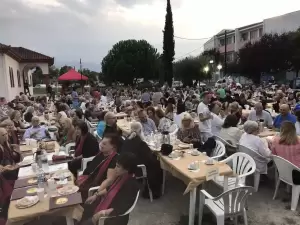 Πολυπληθής συγκέντρωση για το απογευματινό τσάϊ στην Ενορία Αγίων Χριστοφόρου και Ευθυμίου Κατερίνης (Εικόνες)