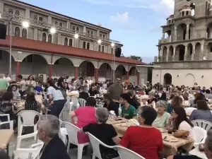 Πολυπληθής συγκέντρωση για το απογευματινό τσάϊ στην Ενορία Αγίων Χριστοφόρου και Ευθυμίου Κατερίνης (Εικόνες)