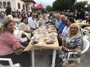 Πολυπληθής συγκέντρωση για το απογευματινό τσάϊ στην Ενορία Αγίων Χριστοφόρου και Ευθυμίου Κατερίνης (Εικόνες)