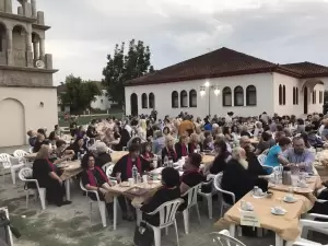 Πολυπληθής συγκέντρωση για το απογευματινό τσάϊ στην Ενορία Αγίων Χριστοφόρου και Ευθυμίου Κατερίνης (Εικόνες)