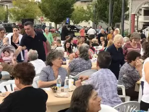 Πολυπληθής συγκέντρωση για το απογευματινό τσάϊ στην Ενορία Αγίων Χριστοφόρου και Ευθυμίου Κατερίνης