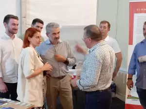 Συγκινητική η υποδοχή στον Γιάννη Ντούμο από εκθέτες και επισκέπτες στη 12η ΕΒΕΠ του Επιμελητηρίου Συγκινητική η υποδοχή στον Γιάννη Ντούμο από εκθέτες και επισκέπτες στη 12η ΕΒΕΠ του Επιμελητηρίου