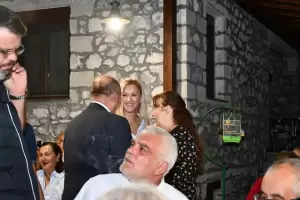 ΣΥΝΘΕΣΗ: Πολύ μεγάλη συγκέντρωση του Βαγγέλη Γερολιόλιου στον πεζόδρομο του Δίου