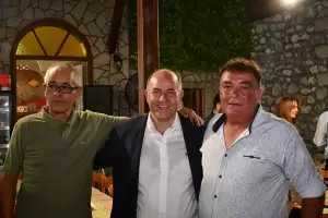 ΣΥΝΘΕΣΗ: Πολύ μεγάλη συγκέντρωση του Βαγγέλη Γερολιόλιου στον πεζόδρομο του Δίου