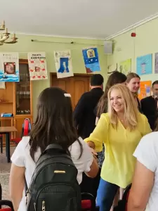 Η Υφυπουργός Ανάπτυξης κας Άννας Μάνη Παπαδημητρίου με νέους του προγράμματος Erasmus+