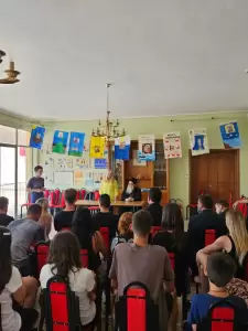 Η Υφυπουργός Ανάπτυξης κας Άννας Μάνη Παπαδημητρίου με νέους του προγράμματος Erasmus+