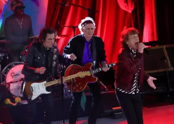 Rolling Stones: Οι «γερόλυκοι» τραγουδάνε ακόμα – Έβγαλαν νέο άλμπουμ μετά από 18 χρόνια