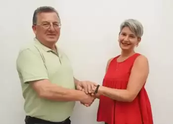 Η Αναστασιάδου Αθηνά υποψήφια τοπική σύμβουλος Παραλίας, συντάχθηκε δίπλα στο Γιάννη Ντούμο