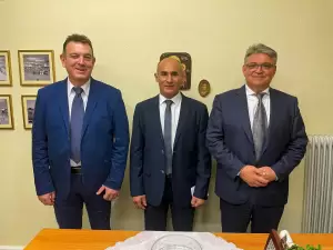 Αγιασμός στο πολιτικό γραφείο του κ. Κομνηνού Δελβερούδη Αγιασμός στο πολιτικό γραφείο του κ. Κομνηνού Δελβερούδη