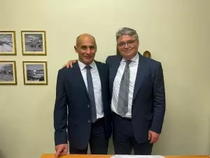 Αγιασμός στο πολιτικό γραφείο του κ. Κομνηνού Δελβερούδη Αγιασμός στο πολιτικό γραφείο του κ. Κομνηνού Δελβερούδη