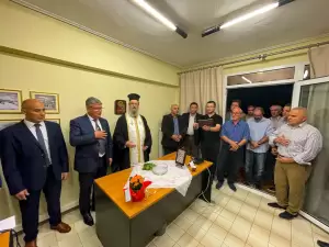 Αγιασμός στο πολιτικό γραφείο του κ. Κομνηνού Δελβερούδη Αγιασμός στο πολιτικό γραφείο του κ. Κομνηνού Δελβερούδη