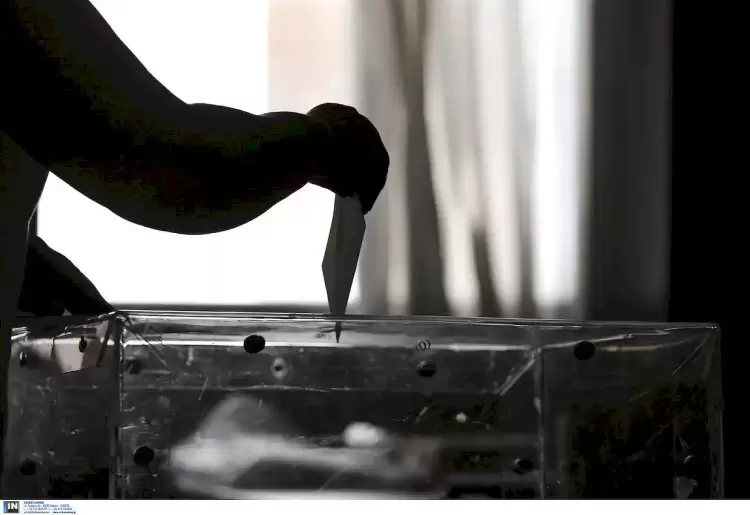 Δημοσκόπηση Μέτρον: Στο 40% η ΝΔ, ο ΣΥΡΙΖΑ πέφτει στο 15,2% – Οι 7 στους 10 αξιολογουν αρνητικα τον Κασσελάκη