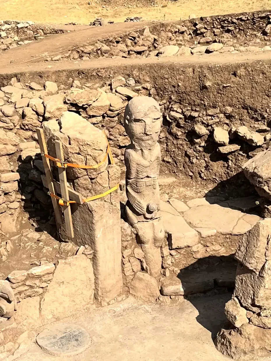 Εντυπωσιακές ανακαλύψεις στην Τουρκία: Το μεγαλύτερο άγαλμα ανθρώπινης μορφής και το πρώτο επιζωγραφισμένο άγαλμα μορφής ζώου Εντυπωσιακές ανακαλύψεις στην Τουρκία: Το μεγαλύτερο άγαλμα ανθρώπινης μορφής και το πρώτο επιζωγραφισμένο άγαλμα μορφής ζώου