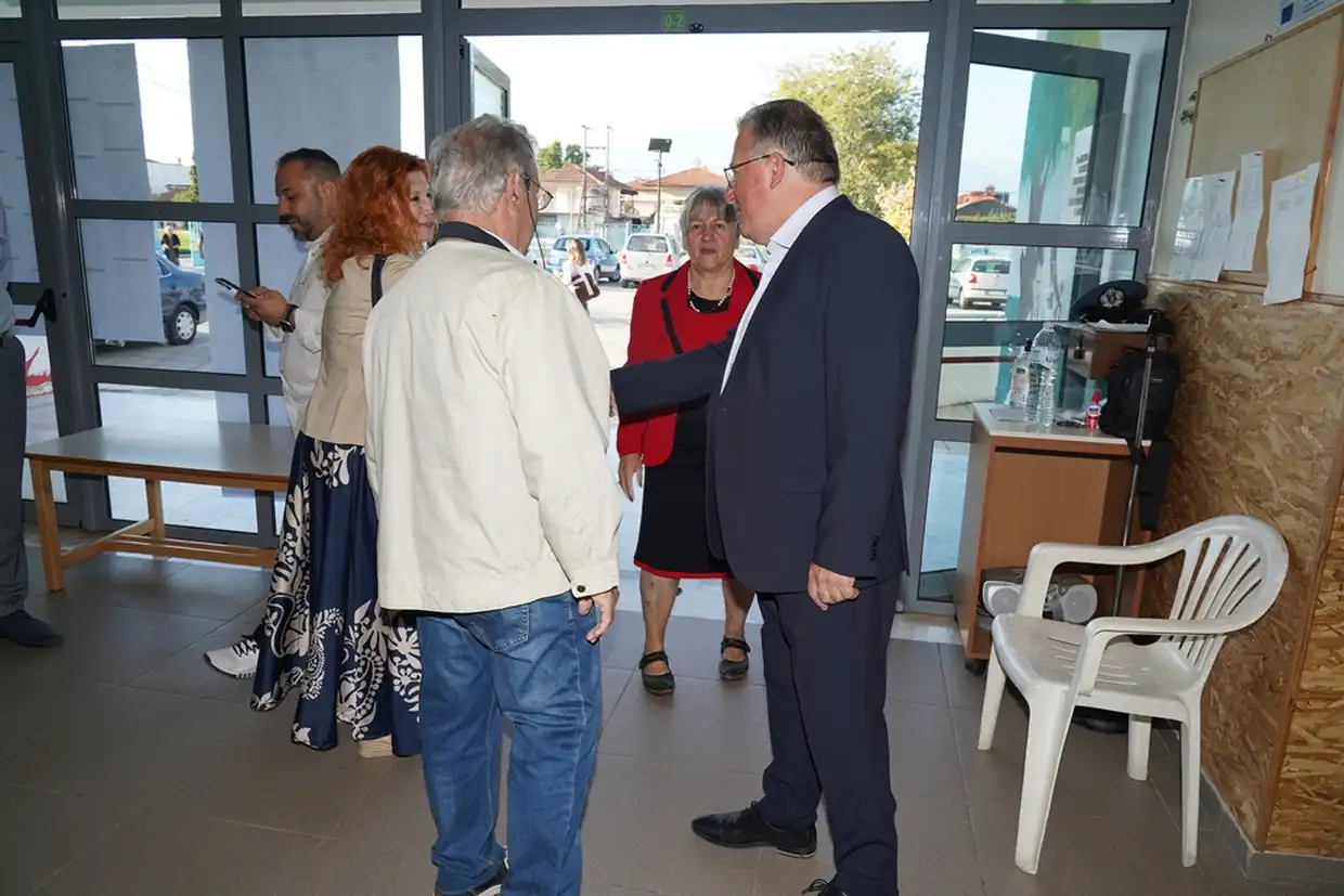 Ο Γιάννης Ντούμος περιόδευσε στα εκλογικά τμήματα Κατερίνης Ο Γιάννης Ντούμος περιόδευσε στα εκλογικά τμήματα Κατερίνης