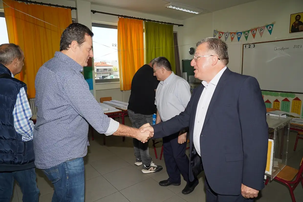 Ο Γιάννης Ντούμος περιόδευσε στα εκλογικά τμήματα Κατερίνης Ο Γιάννης Ντούμος περιόδευσε στα εκλογικά τμήματα Κατερίνης