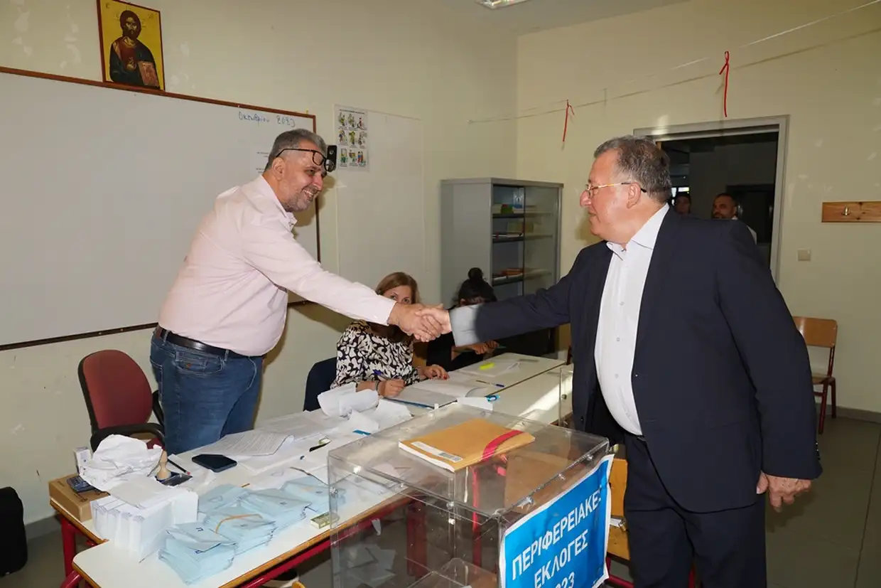 Ο Γιάννης Ντούμος περιόδευσε στα εκλογικά τμήματα Κατερίνης Ο Γιάννης Ντούμος περιόδευσε στα εκλογικά τμήματα Κατερίνης