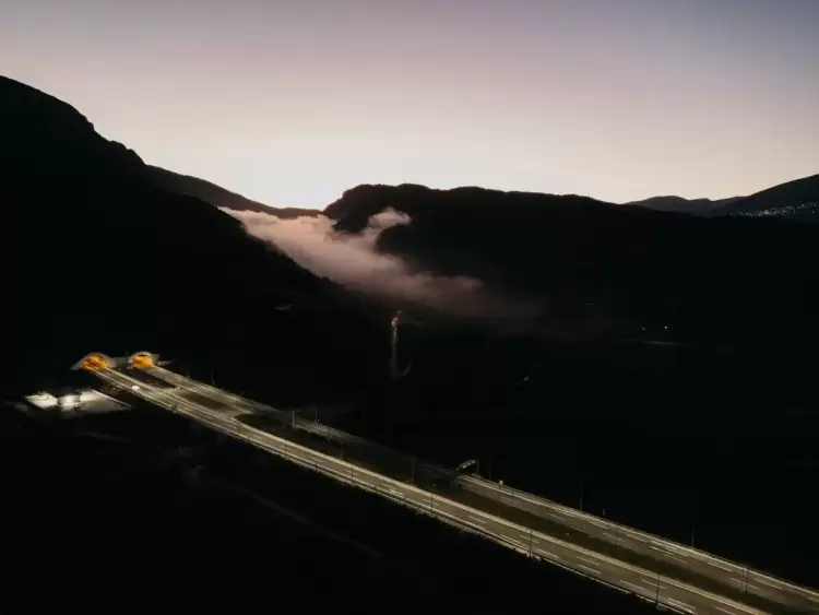 Μια «φωτισμένη» πρωτοβουλία από την Αυτοκινητόδρομος Αιγαίου φέρνει όφελος για τους οδηγούς και όφελος για το περιβάλλον Μια «φωτισμένη» πρωτοβουλία από την Αυτοκινητόδρομος Αιγαίου φέρνει όφελος για τους οδηγούς και όφελος για το περιβάλλον