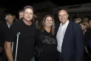 ΣΥΝΘΕΣΗ: Η Καρίτσα χθες έδωσε εντυπωσιακό παρόν στην ομιλία του Βαγγέλη Γερολιόλιου