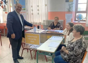 ΣΥΝΘΕΣΗ: Ο υποψήφιος δήμαρχος Δίου Ολύμπου Βαγγέλης Γερολιόλιος άσκησε το εκλογικό του δικαίωμα