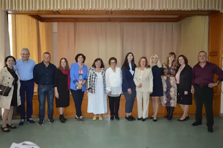 Το 15ο Δημοτικό Σχολείο Κατερίνης σε κλίμα συγκίνησης τίμησε την 83η επέτειο του ΟΧΙ Το 15ο Δημοτικό Σχολείο Κατερίνης σε κλίμα συγκίνησης τίμησε την 83η επέτειο του ΟΧΙ