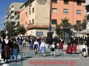 Ζωντανά από την Κατερίνη: Η μαθητική παρέλαση για την 28η Οκτωβρίου (εικόνες και βίντεο)