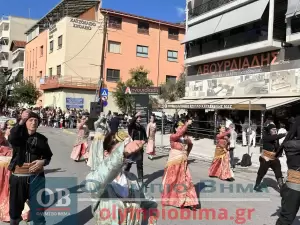 Ζωντανά από την Κατερίνη: Η μαθητική παρέλαση για την 28η Οκτωβρίου (εικόνες και βίντεο)