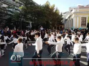 Ζωντανά από την Κατερίνη: Η μαθητική παρέλαση για την 28η Οκτωβρίου (εικόνες και βίντεο)