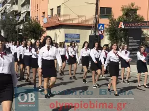 Ζωντανά από την Κατερίνη: Η μαθητική παρέλαση για την 28η Οκτωβρίου (εικόνες και βίντεο)