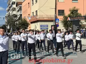 Ζωντανά από την Κατερίνη: Η μαθητική παρέλαση για την 28η Οκτωβρίου (εικόνες και βίντεο)