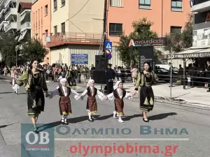 Ζωντανά από την Κατερίνη: Η μαθητική παρέλαση για την 28η Οκτωβρίου (εικόνες και βίντεο)