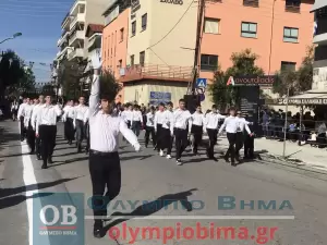Ζωντανά από την Κατερίνη: Η μαθητική παρέλαση για την 28η Οκτωβρίου (εικόνες και βίντεο)