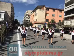 Ζωντανά από την Κατερίνη: Η μαθητική παρέλαση για την 28η Οκτωβρίου (εικόνες και βίντεο)