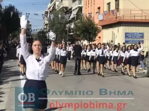Ζωντανά από την Κατερίνη: Η μαθητική παρέλαση για την 28η Οκτωβρίου (εικόνες και βίντεο)