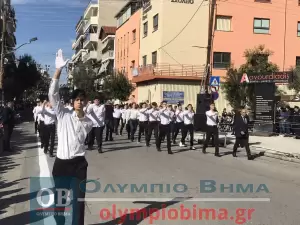 Ζωντανά από την Κατερίνη: Η μαθητική παρέλαση για την 28η Οκτωβρίου (εικόνες και βίντεο)