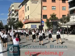 Ζωντανά από την Κατερίνη: Η μαθητική παρέλαση για την 28η Οκτωβρίου (εικόνες και βίντεο)